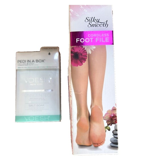 SkinCare Foot Bundle Vivitar Cordless Foot File Voesh Pedi in a Box 2 Foot Masks - Picture 4 of 8